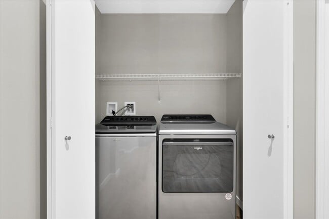 Building Photo - LUXURY APT IN DOWNTOWN CHAMPAIGN! STUNNING 1 BED W/ MODERN AMENITIES