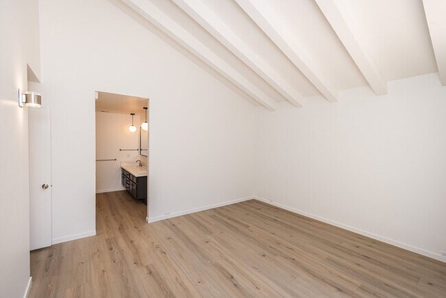 Building Photo - 478 Hartnell Pl