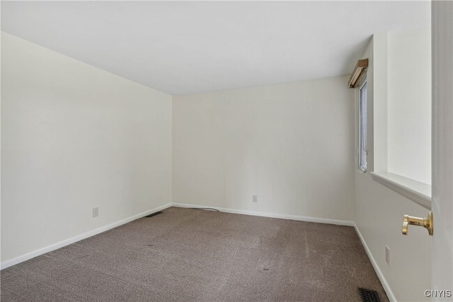 Building Photo - 104 Lookout Cir