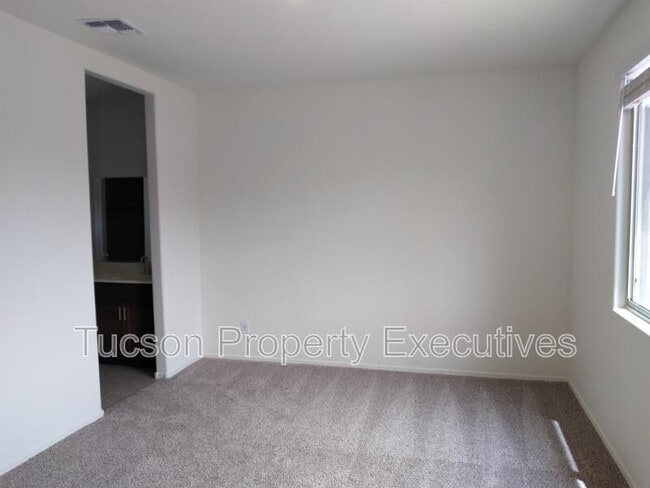 Building Photo - 10683 W Dickerson Dr