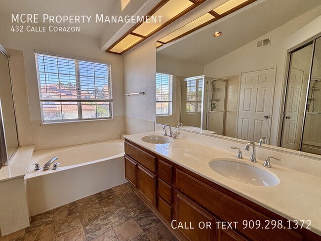 Building Photo - 432 Calle Corazon