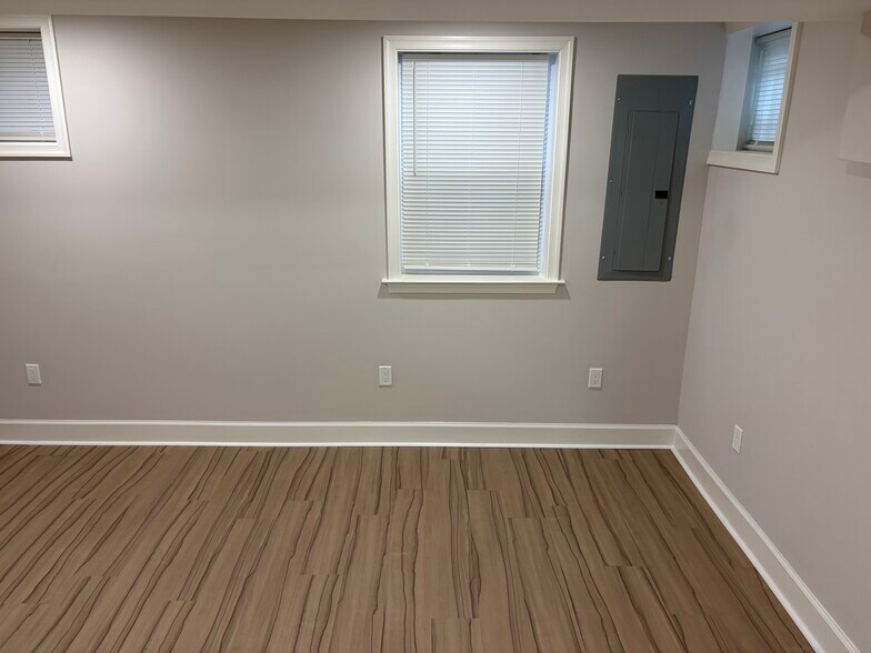 Building Photo - 1420 18th Pl SE