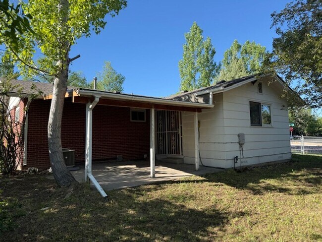 Building Photo - Close to CSU 4 Bed!