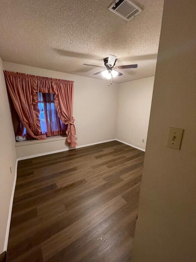Building Photo - 3108 Creekwood Ln