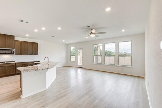 Building Photo - 1717 River Plateau Dr