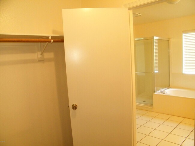 Building Photo - 10533 E Bella Vista Dr