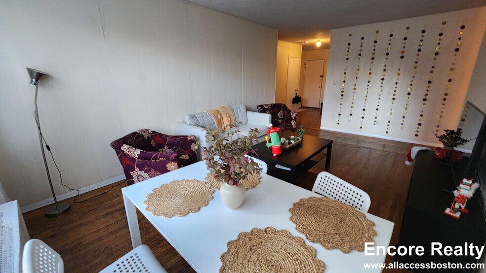 Building Photo - 1999 Commonwealth Ave