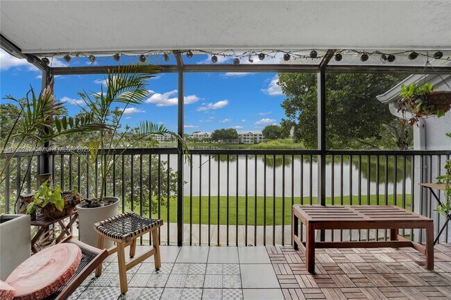 Building Photo - 2737 S Oakland Forest Dr