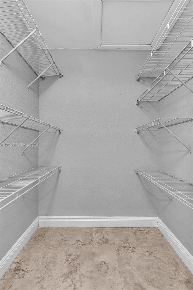 Building Photo - 2881 N Oakland Forest Dr