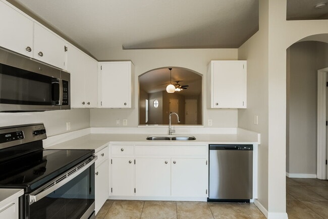 Building Photo - 18036 Birdwater Dr