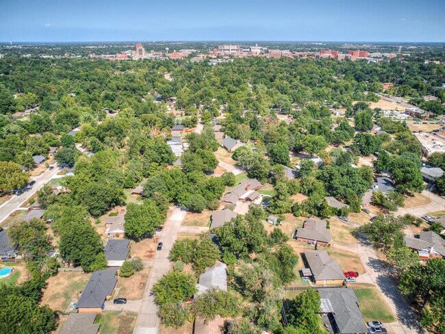 Building Photo - 1320 Avondale Dr