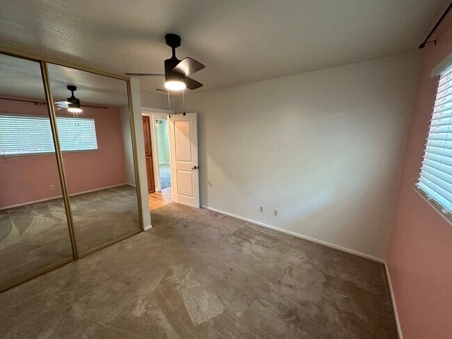 Building Photo - Beautiful 3 Bedroom, 2 Bath Tracy Home