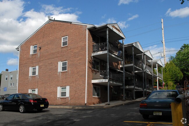 Building Photo - 344 Grand Ave