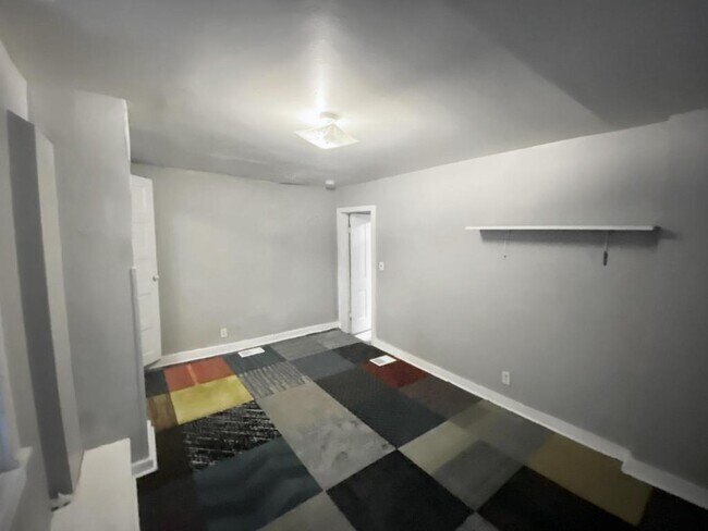 Building Photo - 7 W Hollister St