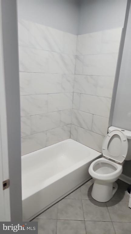 Building Photo - 805 N Kenwood Ave