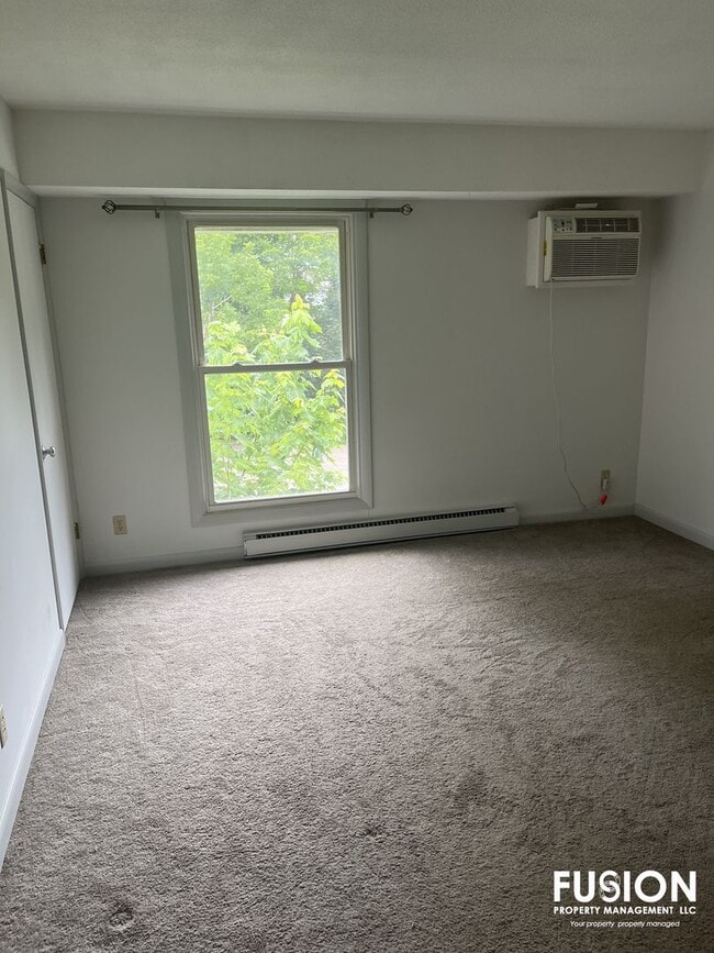 Building Photo - Bright 2-Bedroom Home Near Oakledge Park w/Pool!
