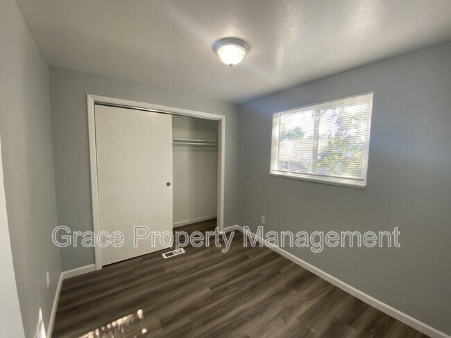 Building Photo - 774 W Cleveland Cir