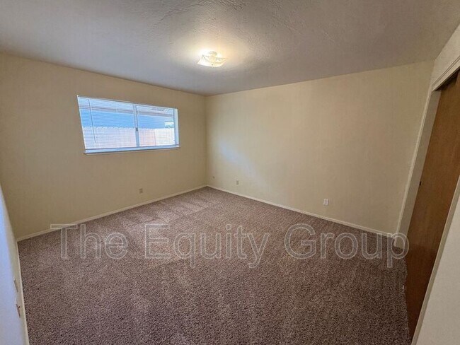 Building Photo - 811 W Arlen Ct