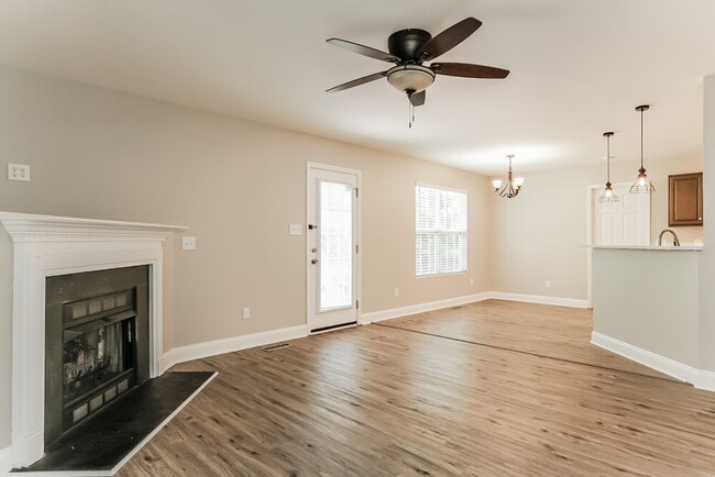Building Photo - 143 Locket Dr