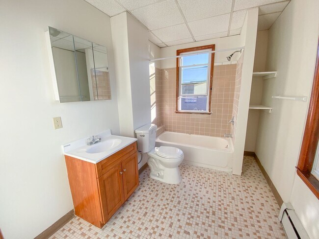 Building Photo - 1-3 Webster St / Amauta Apartments LLC