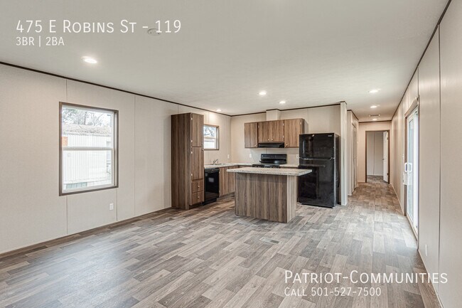 Building Photo - 475 E Robins St