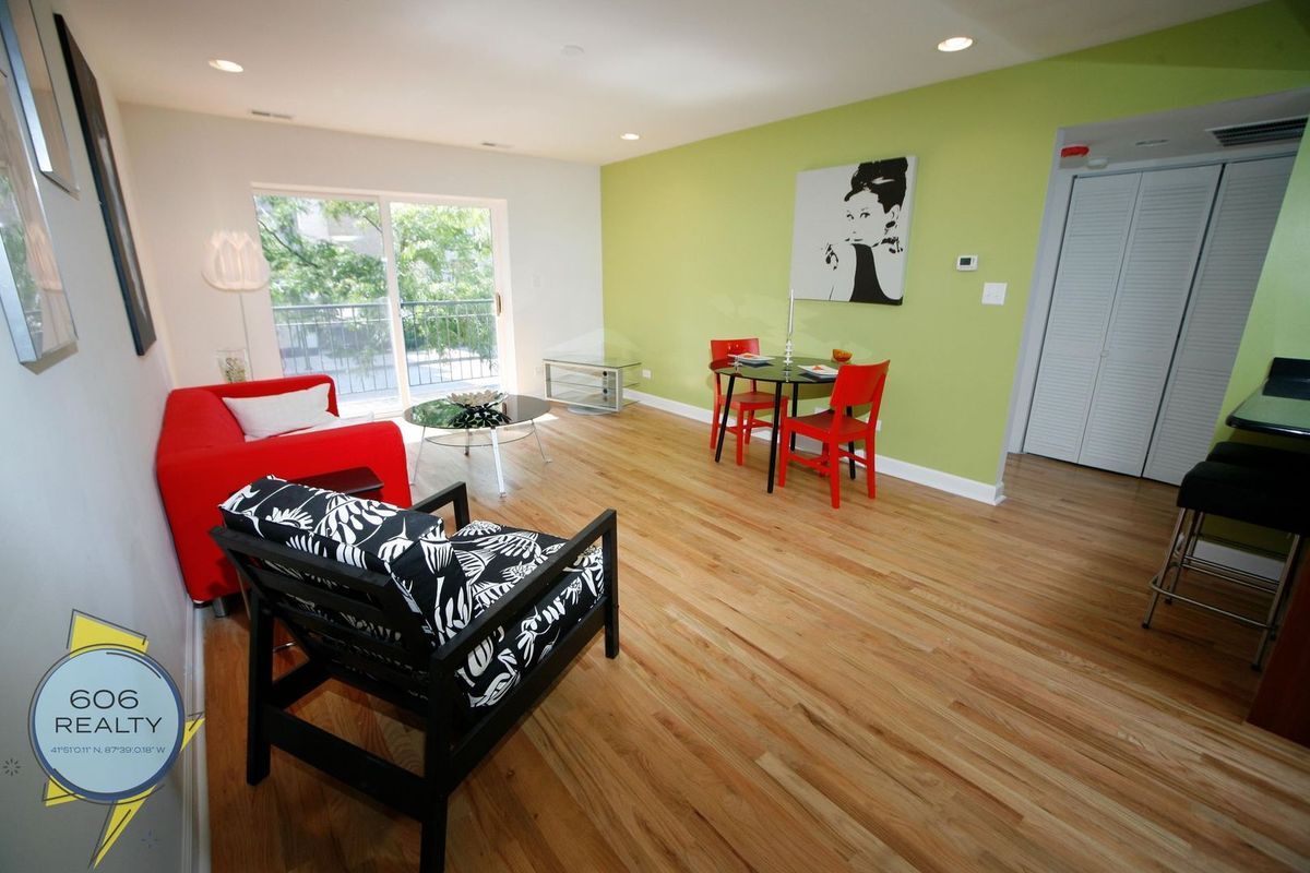 Building Photo - 6954 N Greenview Ave