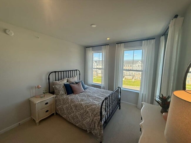 Building Photo - 9221 Magellan Pkwy