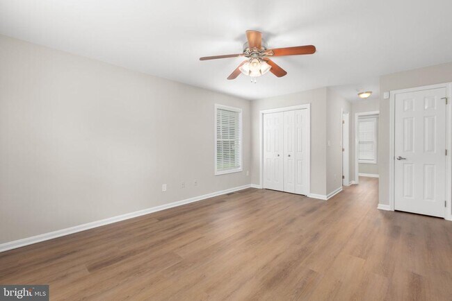 Building Photo - 205 Old Landing Ct