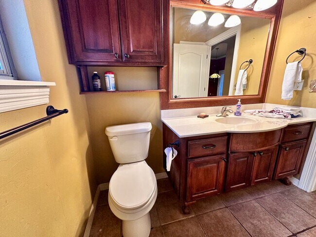 Building Photo - Charming 3-Bedroom Home with View in Moore...