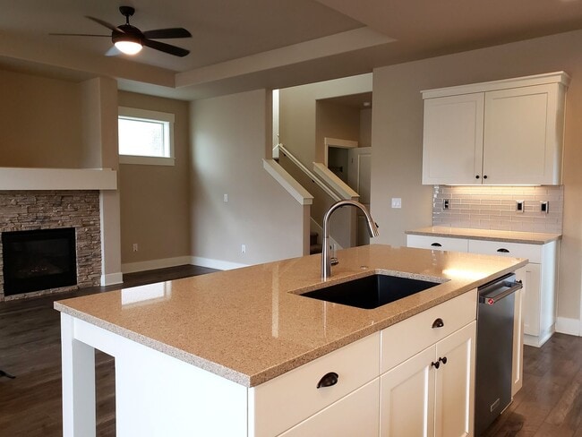 Building Photo - 20863 Gateway Dr