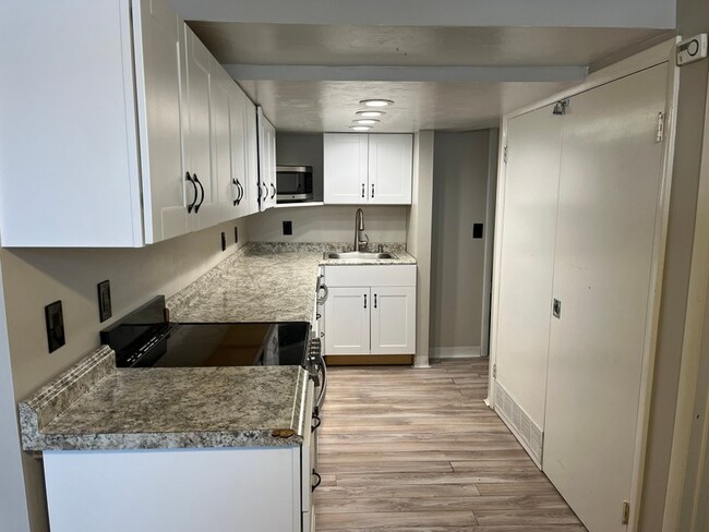 Building Photo - 1288 Greenfield Cir