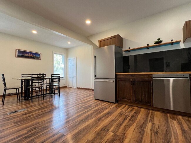 Building Photo - Detroid Shoreway Renovated  4 Bedroom, 2 Bath House with Detached Garage