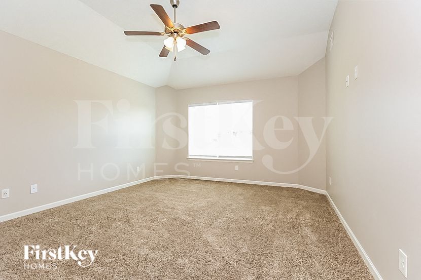 Building Photo - 307 Amit St