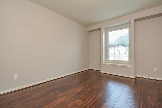 Building Photo - 16021 Summerville Lake Dr