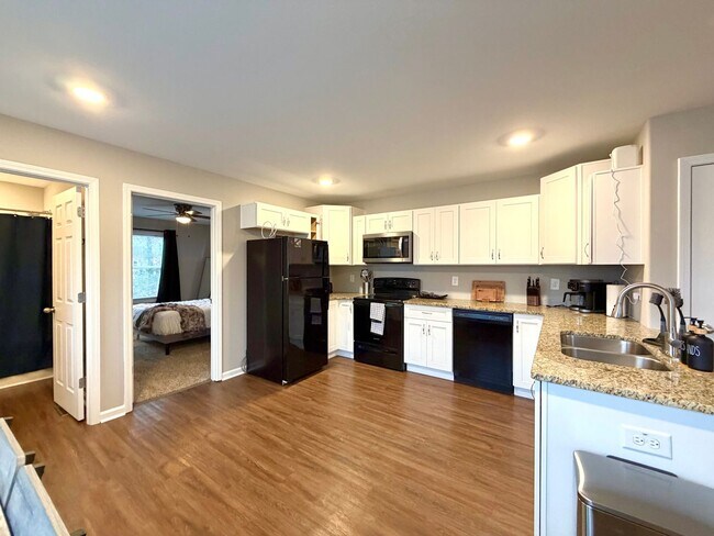 Building Photo - 925 Woody Hills Dr - Furnished Rental