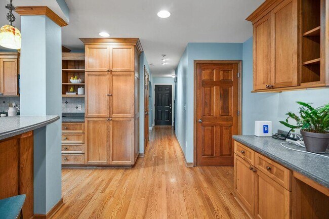 Building Photo - 5160 N Kent Ave