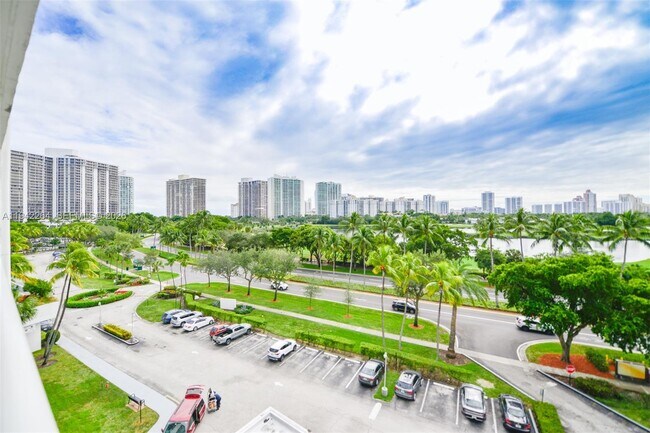 Building Photo - 3625 N Country Club Dr