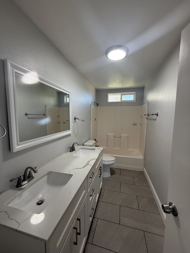 Building Photo - Charming 4-Bedroom, 2-Bath Country Home wi...