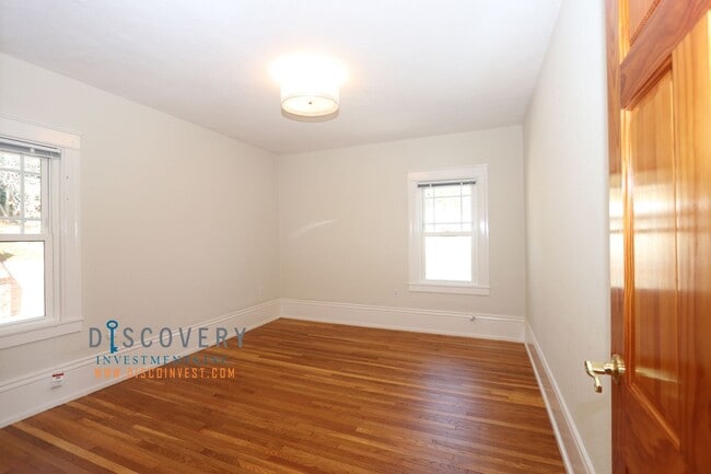 Building Photo - Coveted Piedmont Craftsman Home