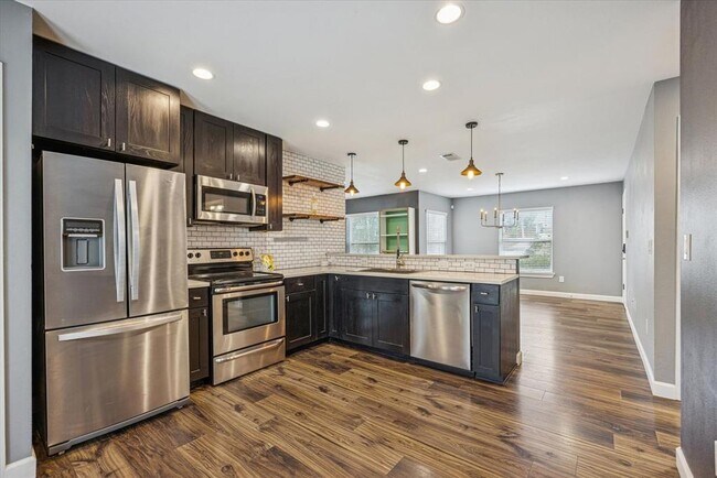 Building Photo - 2921 Pecan Springs Rd