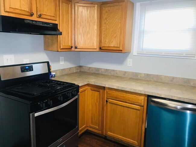 Building Photo - Charming 3 Bedroom/ 1 Bathroom Home in Dundalk, MD!