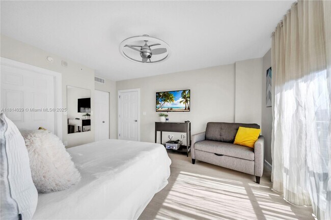 Building Photo - 2080 S Ocean Dr