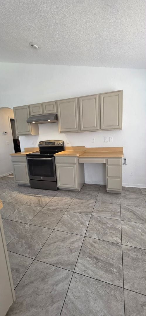 Building Photo - 3 Bedroom, 2 Bath Home with 2-Car Garage – 1,722 Sq Ft