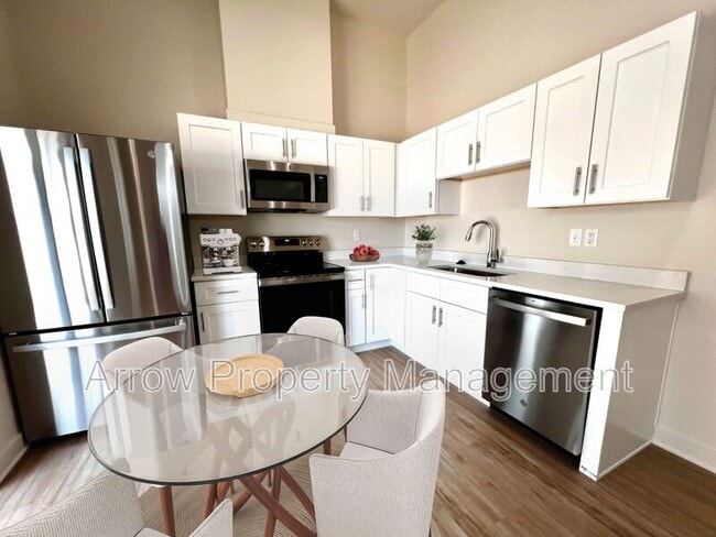 Building Photo - 1161 Claude Rd