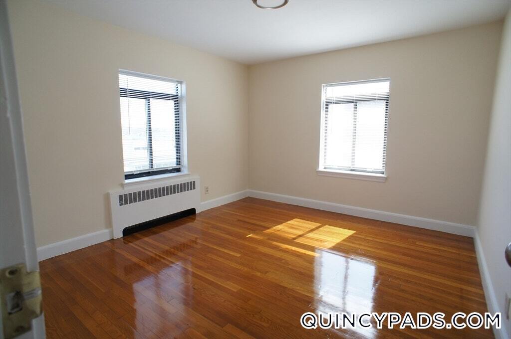 Building Photo - 425 Newport Ave