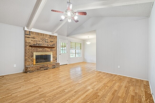 Building Photo - Simple 3 Bedroom, 2 Bath Home in South Aus...