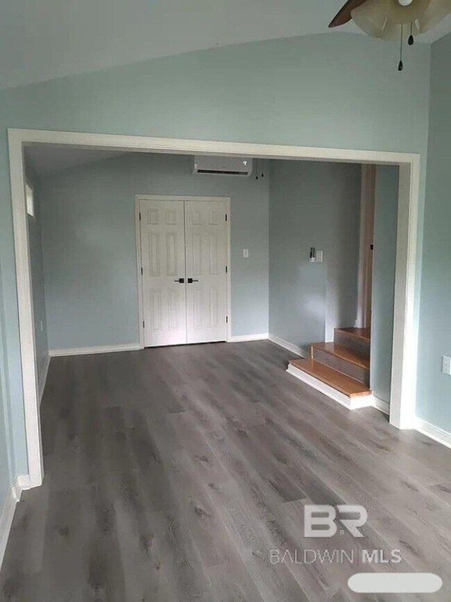 Building Photo - 31 Lake Shore Dr