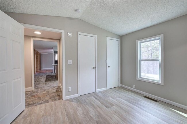 Building Photo - 838 Spring Place Rd NE