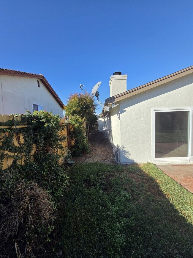 Building Photo - $4,200 p/mo - 3br/2ba in one of Oceanside's finest neighborhoods