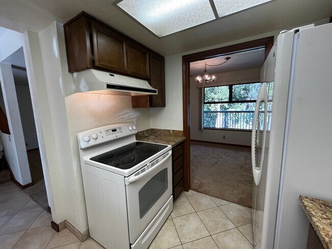 Building Photo - Charming Santa Cruz Townhouse: 3 Beds, 2.5...